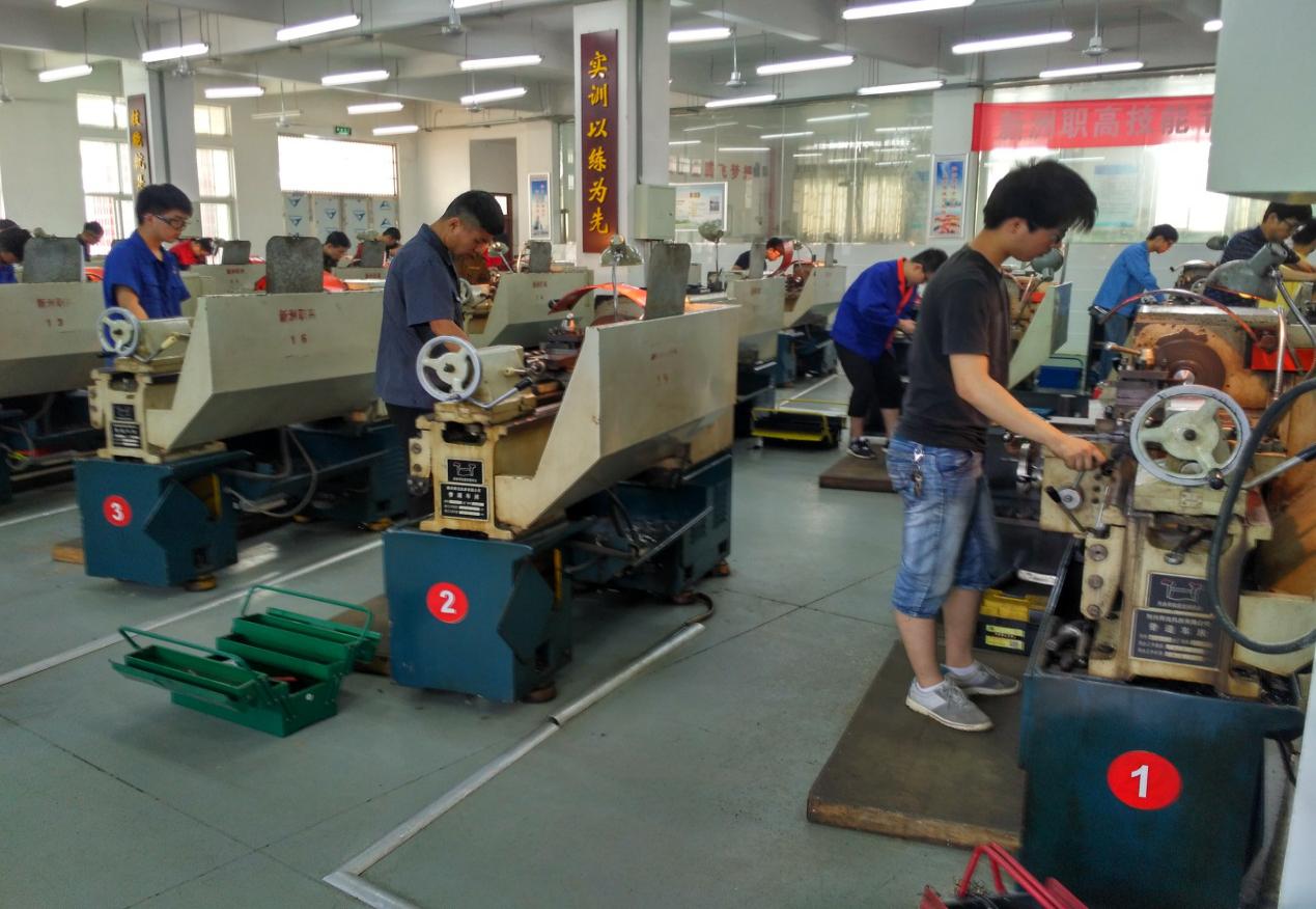 D:\图片总汇1\20170616—17武汉市车工技能大赛照片\IMG_20170617_090353_HDR.jpg